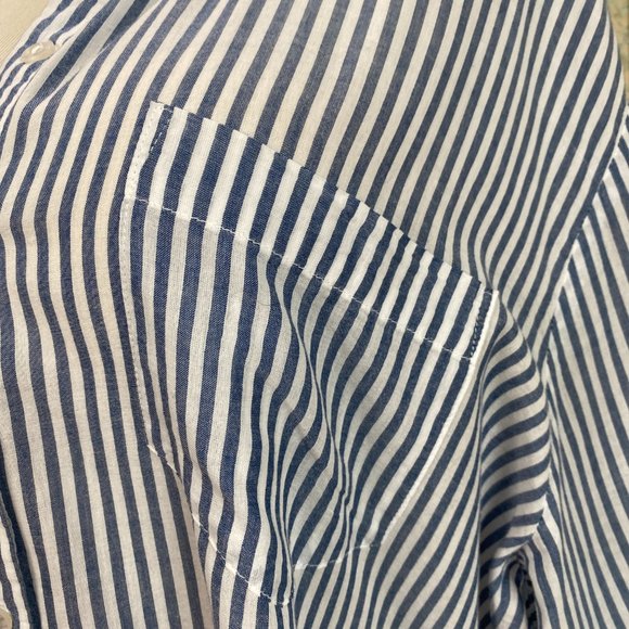 📌Hester & Orchard Classic Striped Button down Blouse with Roll up sleeves - Picture 4 of 16